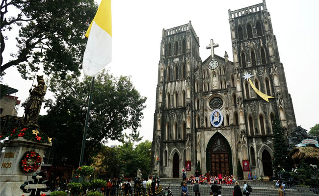 what to do in hanoi at night sain joseph cathedral